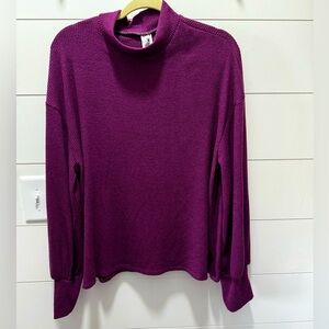 Size large mock turtleneck, loose fitting. EUC, smoke free home
